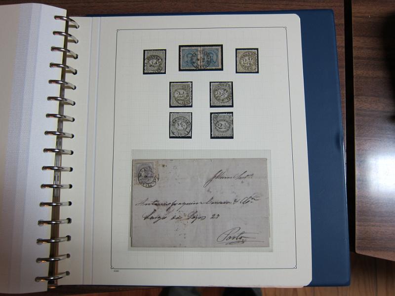 0019 (197).JPG -     Lote:    19      Marcofilia      Lotes Especiais       Descrição:         Portugal. Colecção especializada de carimbos de duplo círculo, tipo 1852, montada em 4 álbuns Lindner, com selos de diversas emissões e cartas, com estudo minucioso de cada marca. Lote a ver.         Lote       Valor Base:     &euro; 2.500,00     Valor Venda:     Retirado     